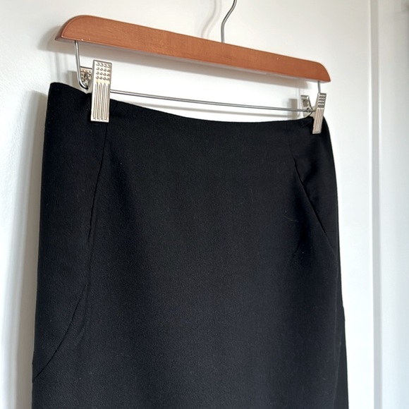 Banana Republic Black knee length skirt - Picture 3 of 9